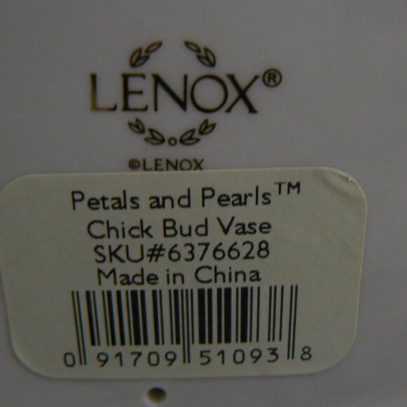 LENOX PETALS & PEARLS CHICK BUD VASE - Picture 7 of 12